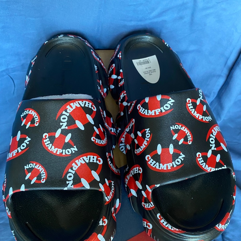 New in box Champion red/black Meloso squishy size: 8 & 9mens